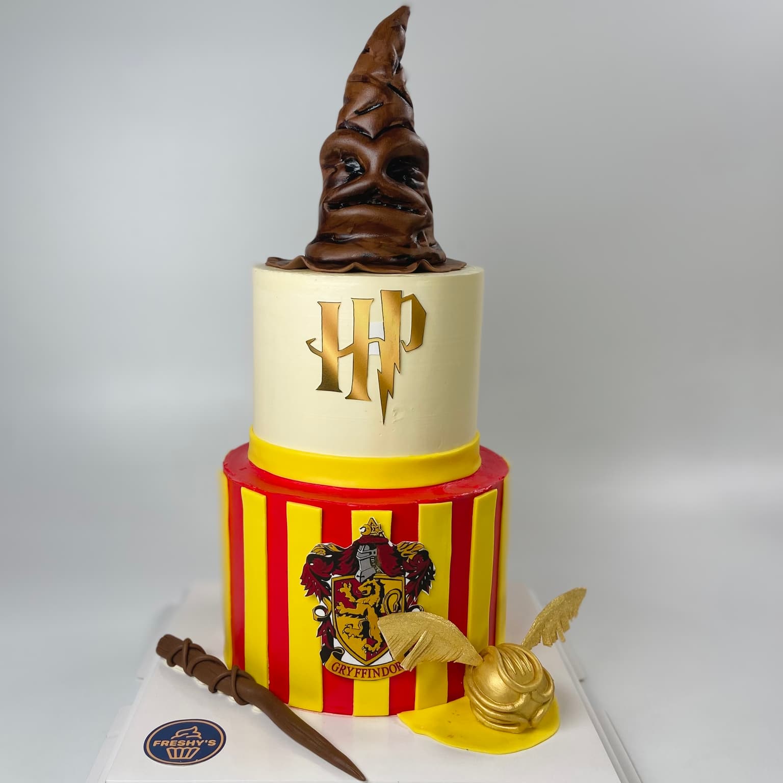 100% edible fondant sculpted Gryffindor Harry Potter design