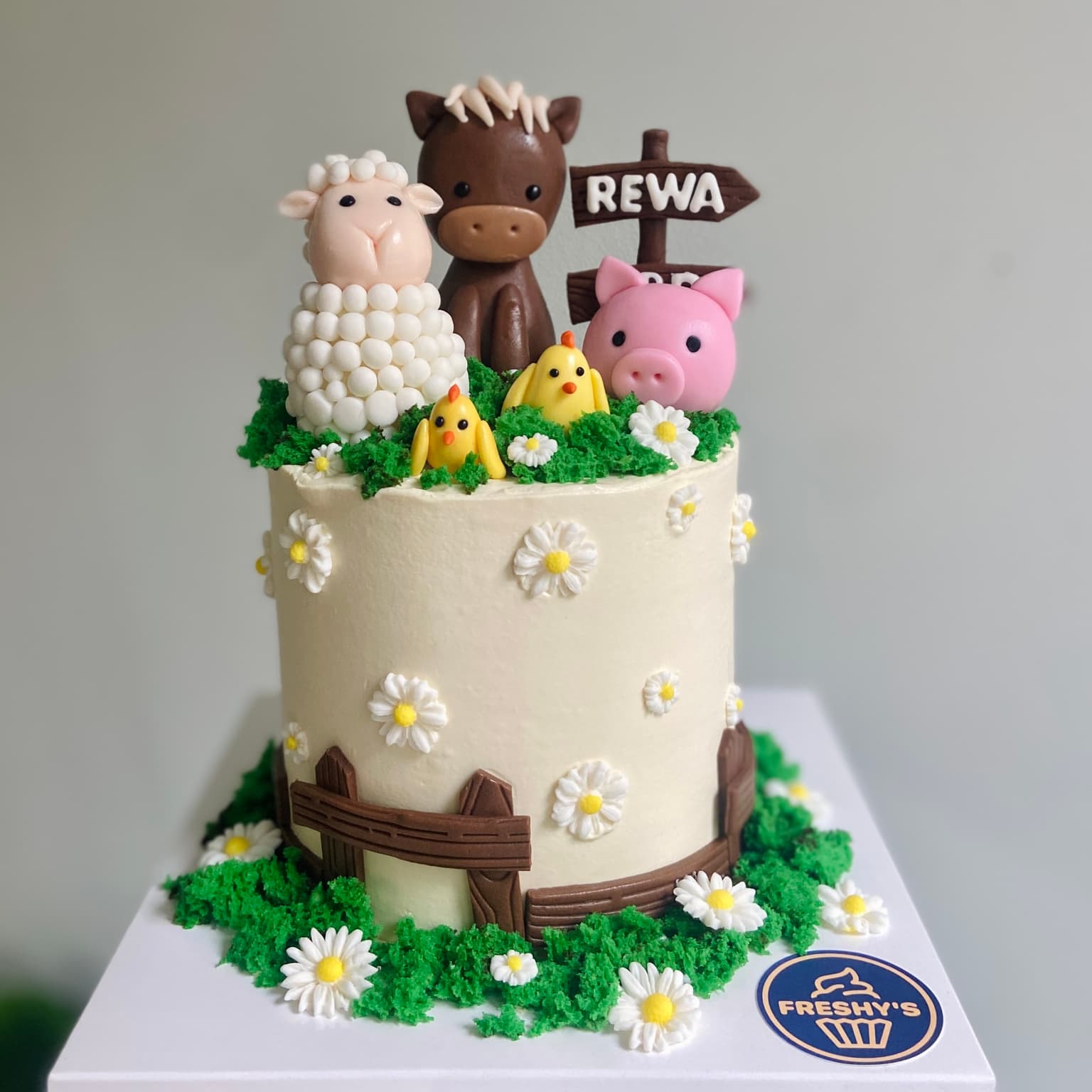 100% edible fondant sculpted farm animals birthday cake